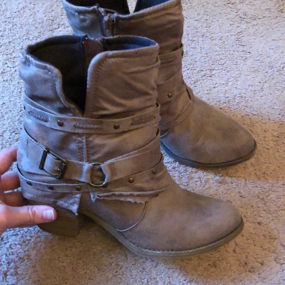 Tan heels, SO brand worn twice size 8 very comfortable